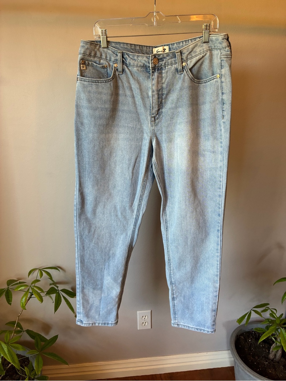 Seven7 Women’s Light Wash Relaxed Jeans – Size 12
